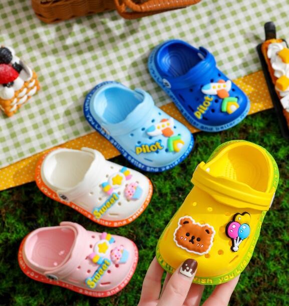 Anti slip soft foot children's shoes
